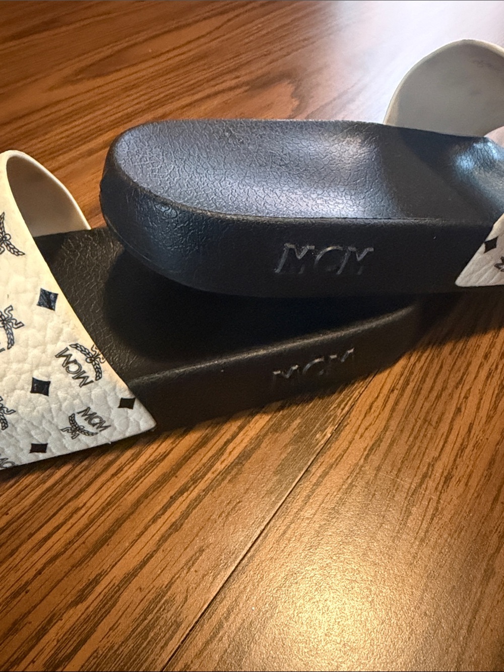 Women’s MCM white slides - Picture 2 of 6